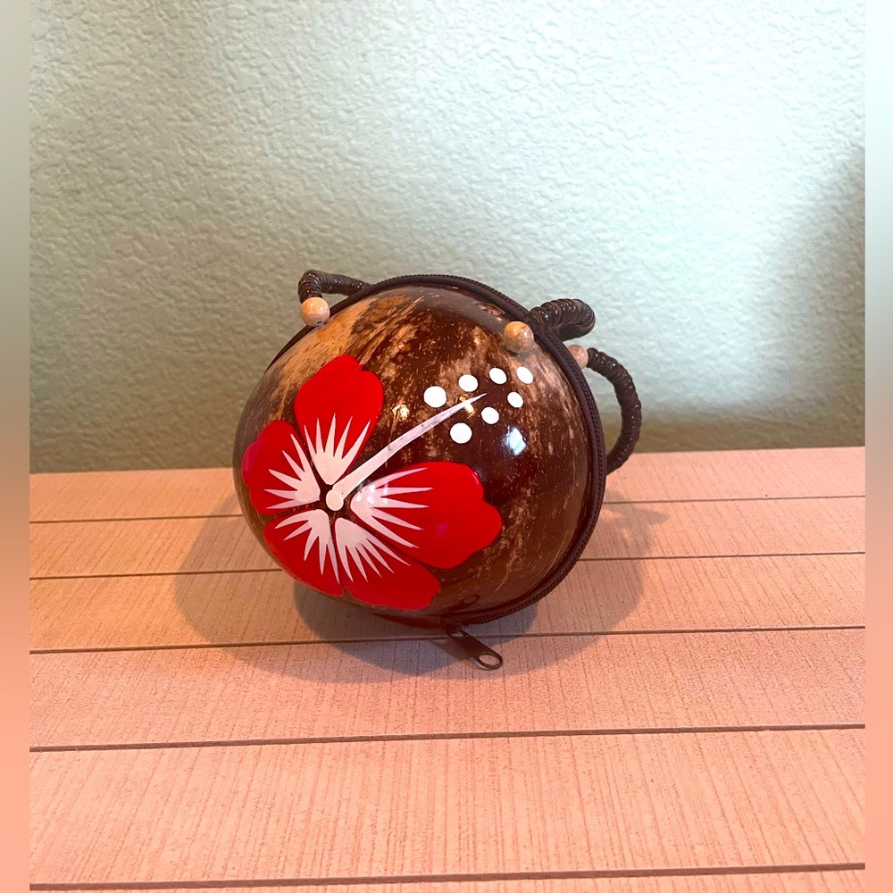 HAWAIIAN COCONUT PURSE 🥥 🌺